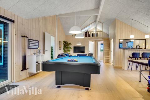 Neben den vielen schönen Stunden, die man im Poolbereich des Hauses verbringen kann, bietet das Luxusferienhaus 529 auch Spielevergnügen bei Billard/Tischtennis und Darts
