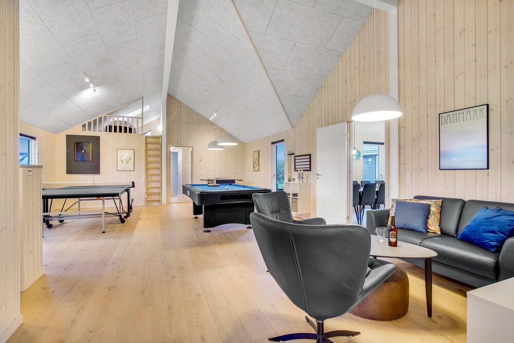 Aktivitätsraum im Luxusferienhaus Nr. 529 mit 8 Schlafzimmern und Platz für 20 Gäste.