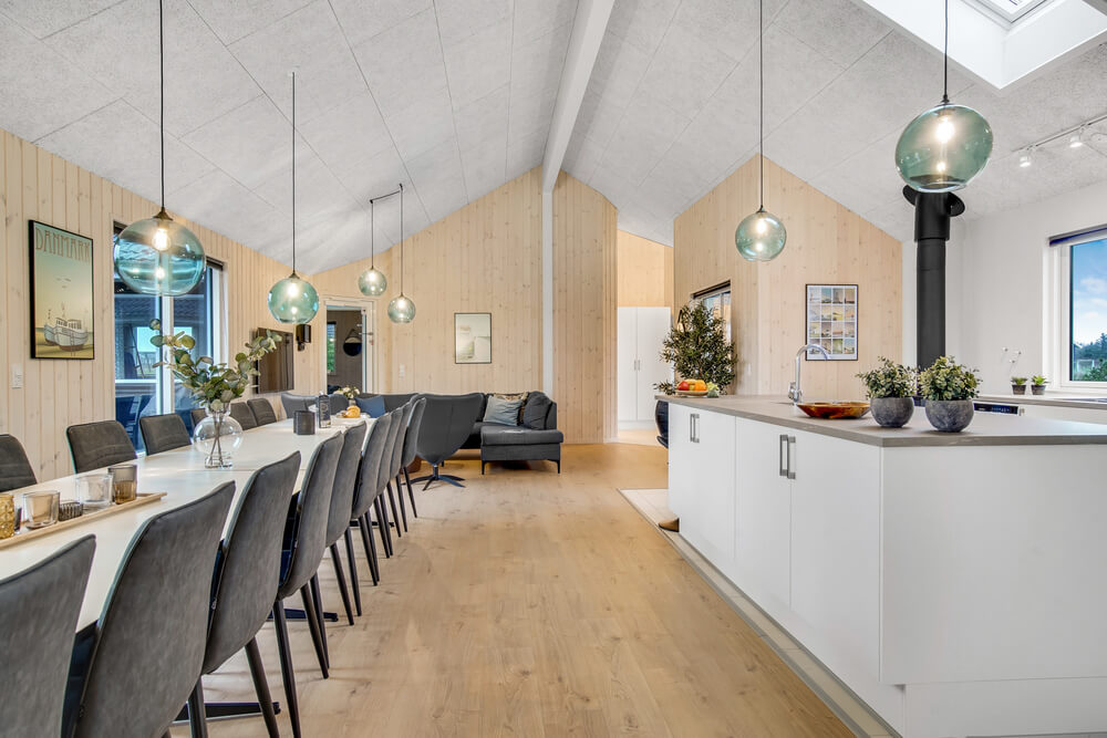 Der Aufenthaltsraum bietet Platz für 20 Personen, wenn ihr das Ferienhaus 529 in Nordjütland besucht.