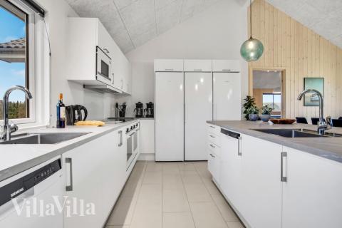 In der Küche des Luxusferienhauses ist alles vorhanden, was man braucht, um Mahlzeiten für 20 Personen zuzubereiten.