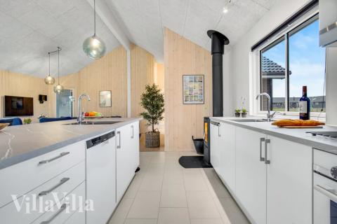 Gut ausgestattete Küche im Luxusferienhaus Nr. 529 in Nordjütland.