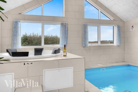 Genießen Sie den warmen Whirlpool im Luxusferienhaus Nr. 529 in Nordjütland