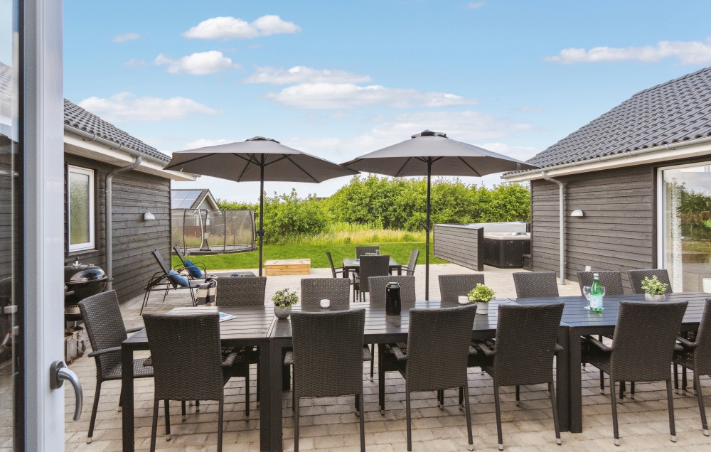 Genießen Sie einen Grillabend auf der Terrasse des Luxusferienhauses Nr. 529 in Nordjütland