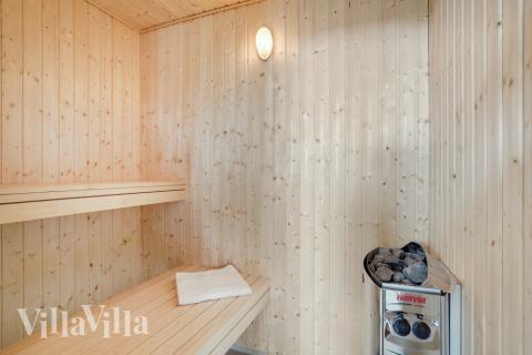 Genießen Sie die heiße Sauna im Luxusferienhaus Nr. 525 für 16 Personen