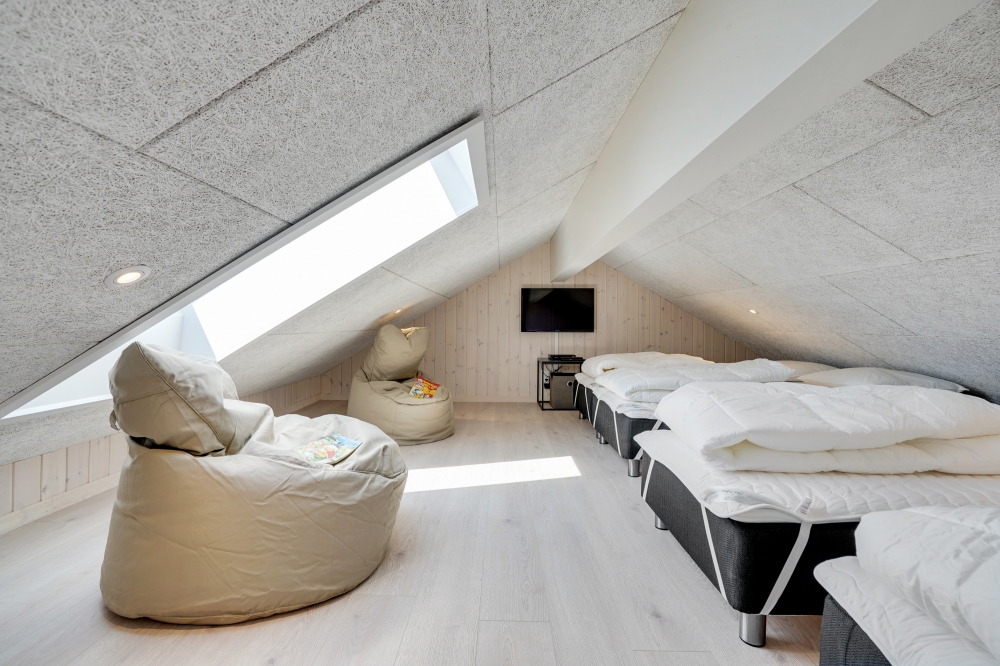 Einige der 16 Schlafgelegenheiten befinden sich im Luxusferienhaus Nr. 525 auf dem ausgebauten Dachboden