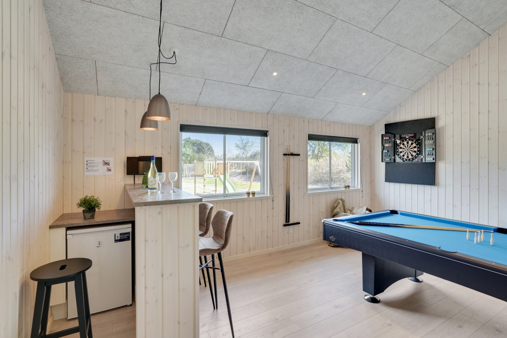 Das Luxusferienhaus 525 für 16 Personen hat einen großen Aktivitätsraum mit u. a. Billard und Darts