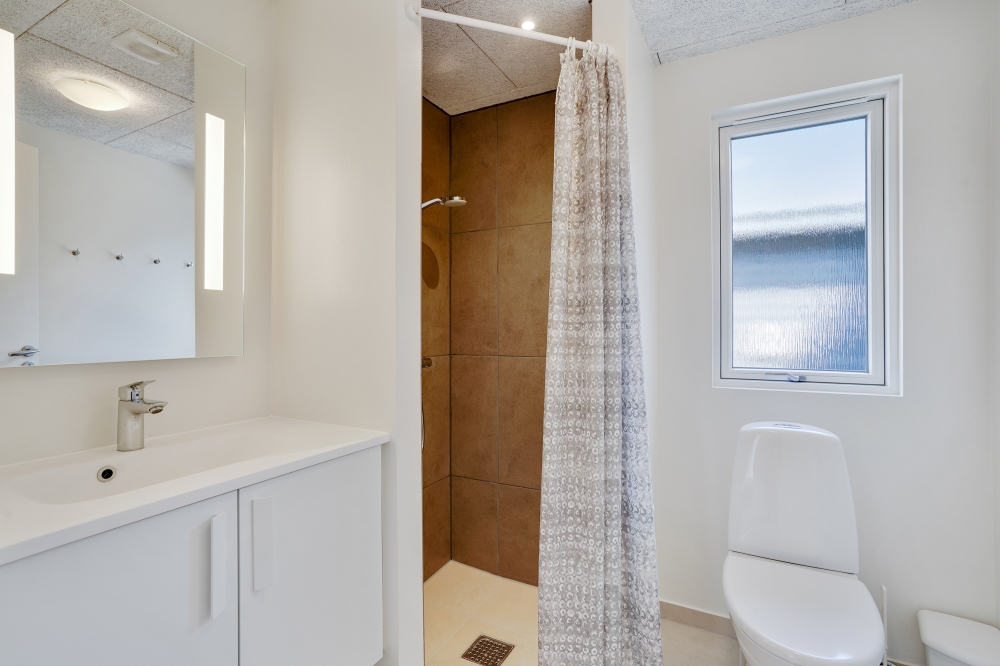 Eines der Badezimmer im Luxusferienhaus Nr. 525