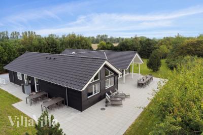 Dieses schöne Poolhaus Nr. 525 mit Platz für 16 Personen liegt in Lolland/Falster/Mön