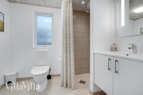 Eines der Badezimmer im Luxusferienhaus Nr. 524