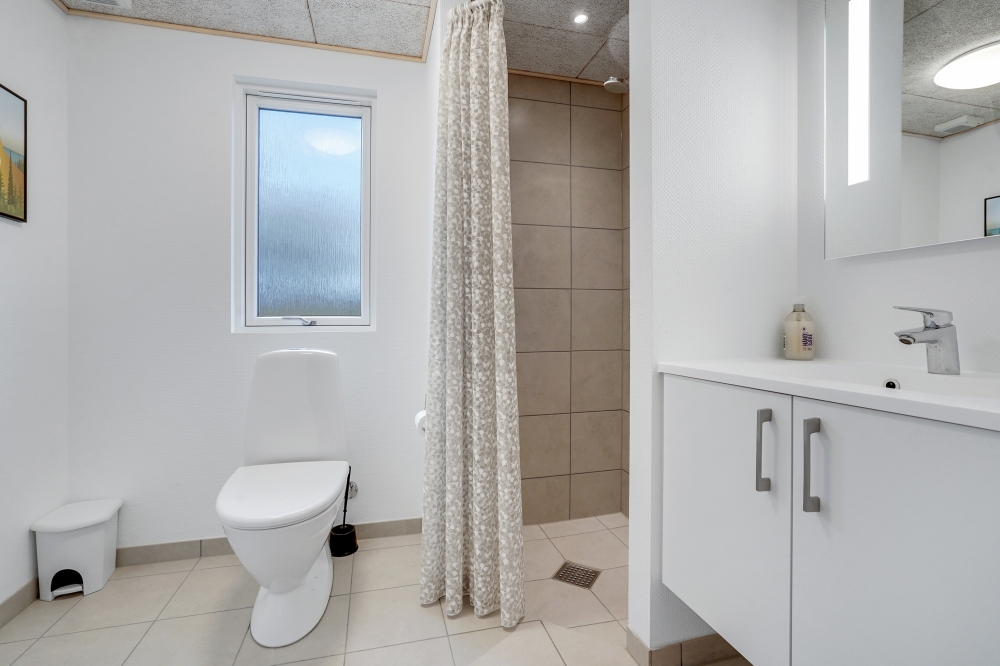 Eines der Badezimmer im Luxusferienhaus Nr. 524