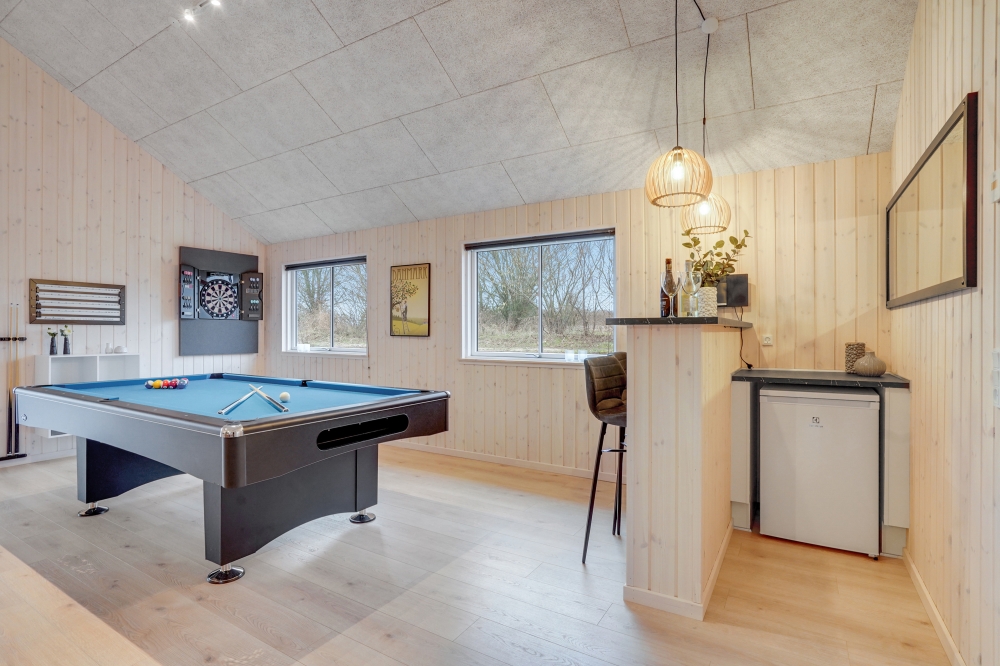 Neben den vielen schönen Stunden, die man im Poolbereich des Hauses verbringen kann, bietet das Luxusferienhaus 524 auch Spielevergnügen bei Billard/Tischtennis und Darts