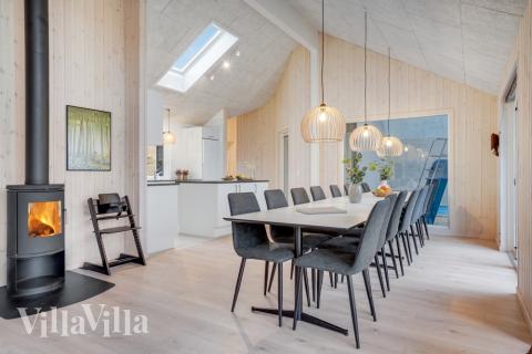 Aufenthaltsraum mit Platz für 16 im Luxusferienhaus Nr. 524.