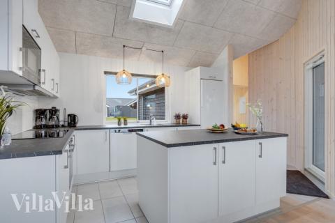 In der Küche des Luxusferienhauses ist alles vorhanden, was man braucht, um Mahlzeiten für 16 Personen zuzubereiten.