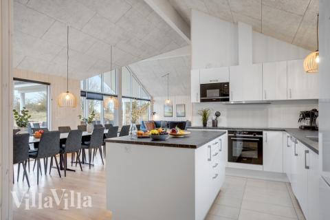 Gut ausgestattete Küche im Luxusferienhaus Nr. 524 in Südjütland.