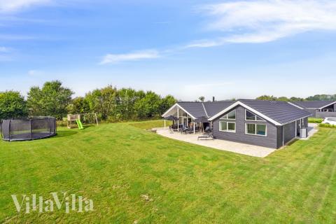 Dieses schöne Poolhaus Nr. 524 mit Platz für 16 Personen liegt in Südjütland