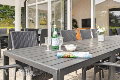 Auf der Terrasse des Ferienhauses Nr. 524 ist Platz für 16 Personen.