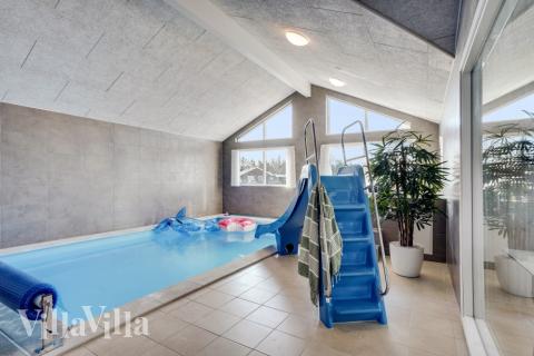 Der schicke Pool im Luxusferienhaus Nr. 523 für 18 Personen