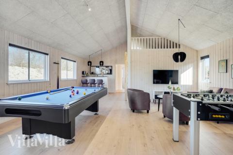 Das Luxusferienhaus 523 für 18 Personen hat einen großen Aktivitätsraum mit u. a. Billard und Darts