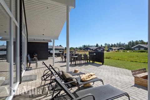 Auf der Terrasse des Ferienhauses Nr. 523 ist Platz für 18 Personen.