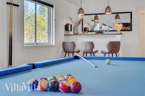 Das Luxusferienhaus 536 für 18 Personen hat einen großen Aktivitätsraum mit u. a. Billard und Darts