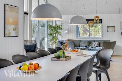 Aufenthaltsraum mit Platz für 18 im Luxusferienhaus Nr. 536.