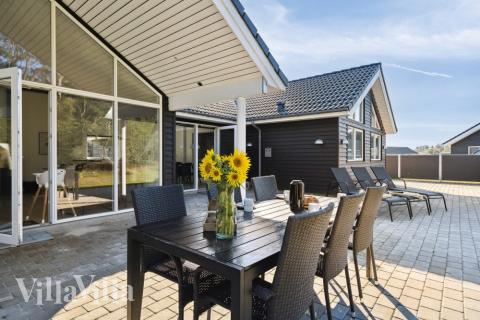 Das Luxusferienhaus Nr. 536 hat eine tolle Terrasse, die mit hochwertigen Gartenmöbeln für 18 Personen ausgestattet ist.