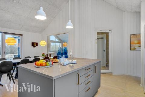 In der Küche des Luxusferienhauses ist alles vorhanden, was man braucht, um Mahlzeiten für 18 Personen zuzubereiten.