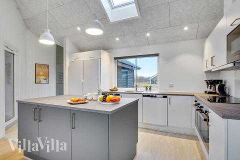 Gut ausgestattete Küche im Luxusferienhaus Nr. 537 in Südjütland.