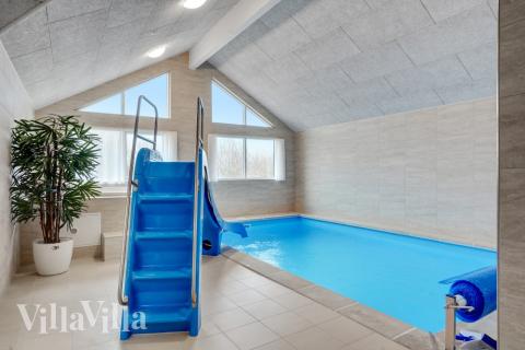 Der schicke Pool im Luxusferienhaus Nr. 537 für 18 Personen