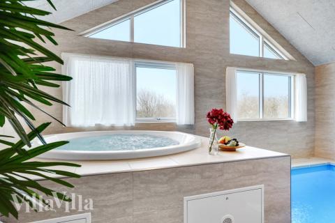Genießen Sie den warmen Whirlpool im Luxusferienhaus Nr. 537 in Südjütland