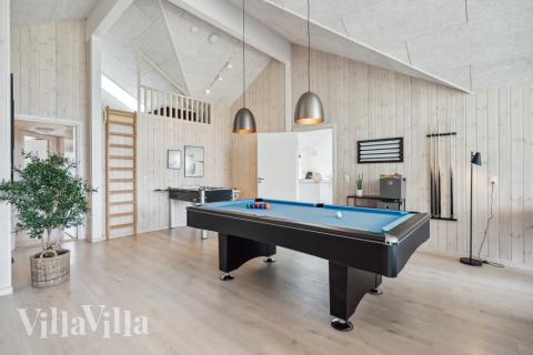 Neben den vielen schönen Stunden, die man im Poolbereich des Hauses verbringen kann, bietet das Luxusferienhaus 535 auch Spielevergnügen bei Billard/Tischtennis und Darts