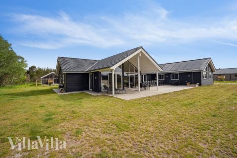 Dieses schöne Poolhaus Nr. 535 mit Platz für 20 Personen liegt in Westjütland