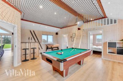 Neben den vielen schönen Stunden, die man im Poolbereich des Hauses verbringen kann, bietet das Luxusferienhaus 539 auch Spielevergnügen bei Billard/Tischtennis und Darts