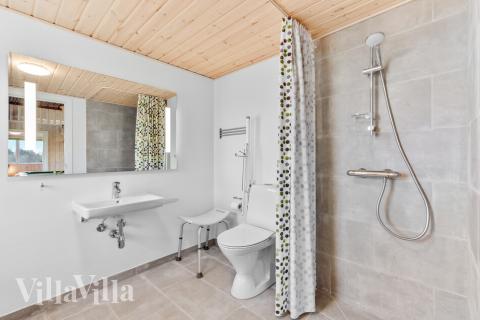 Im Luxusferienhaus Nr. 539 für 14 Personen gibt es Bad mit Dusche.