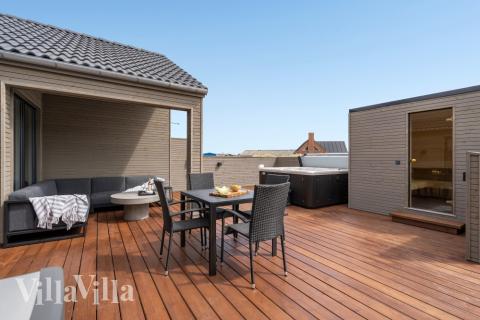 Auf der Terrasse des Ferienhauses Nr. 541 ist Platz für 18 Personen.