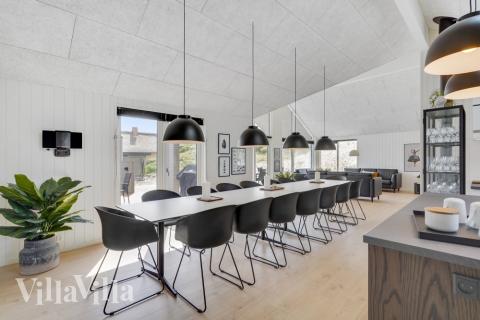 Aufenthaltsraum mit Platz für 18 im Luxusferienhaus Nr. 541.