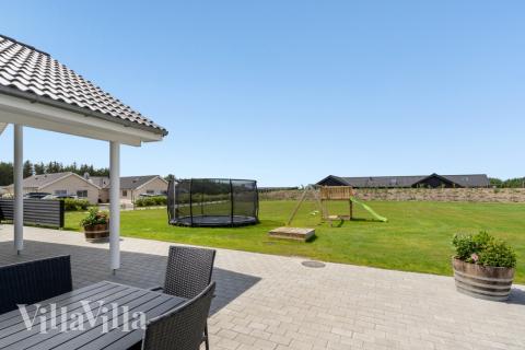 Genießen Sie einen Grillabend auf der Terrasse des Luxusferienhauses Nr. 542 in Limfjord