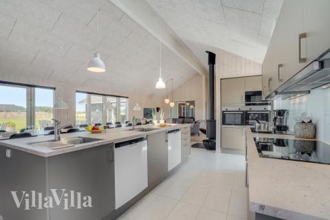 Gut ausgestattete Küche im Luxusferienhaus Nr. 542 in Limfjord.