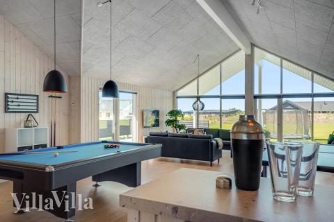 Das Luxusferienhaus 542 für 26 Personen hat einen großen Aktivitätsraum mit u. a. Billard und Darts