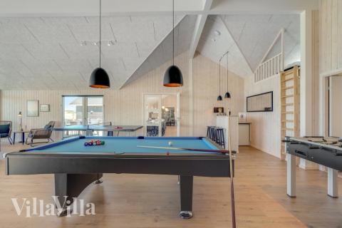 Neben den vielen schönen Stunden, die man im Poolbereich des Hauses verbringen kann, bietet das Luxusferienhaus 542 auch Spielevergnügen bei Billard/Tischtennis und Darts