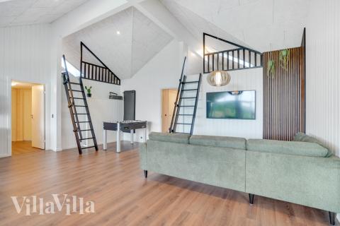 Das Luxusferienhaus 546 für 30 Personen hat einen großen Aktivitätsraum mit u. a. Billard und Darts