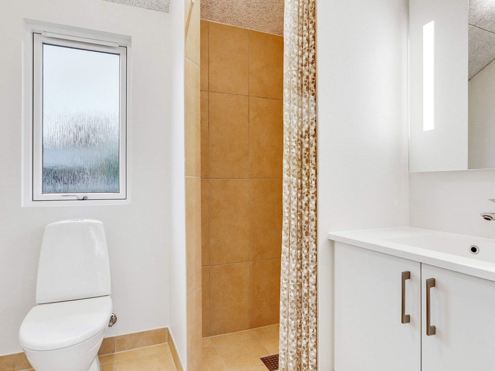 Eines der Badezimmer im Luxusferienhaus Nr. 543