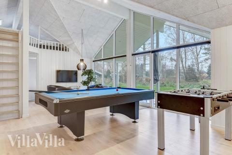 Neben den vielen schönen Stunden, die man im Poolbereich des Hauses verbringen kann, bietet das Luxusferienhaus 543 auch Spielevergnügen bei Billard/Tischtennis und Darts