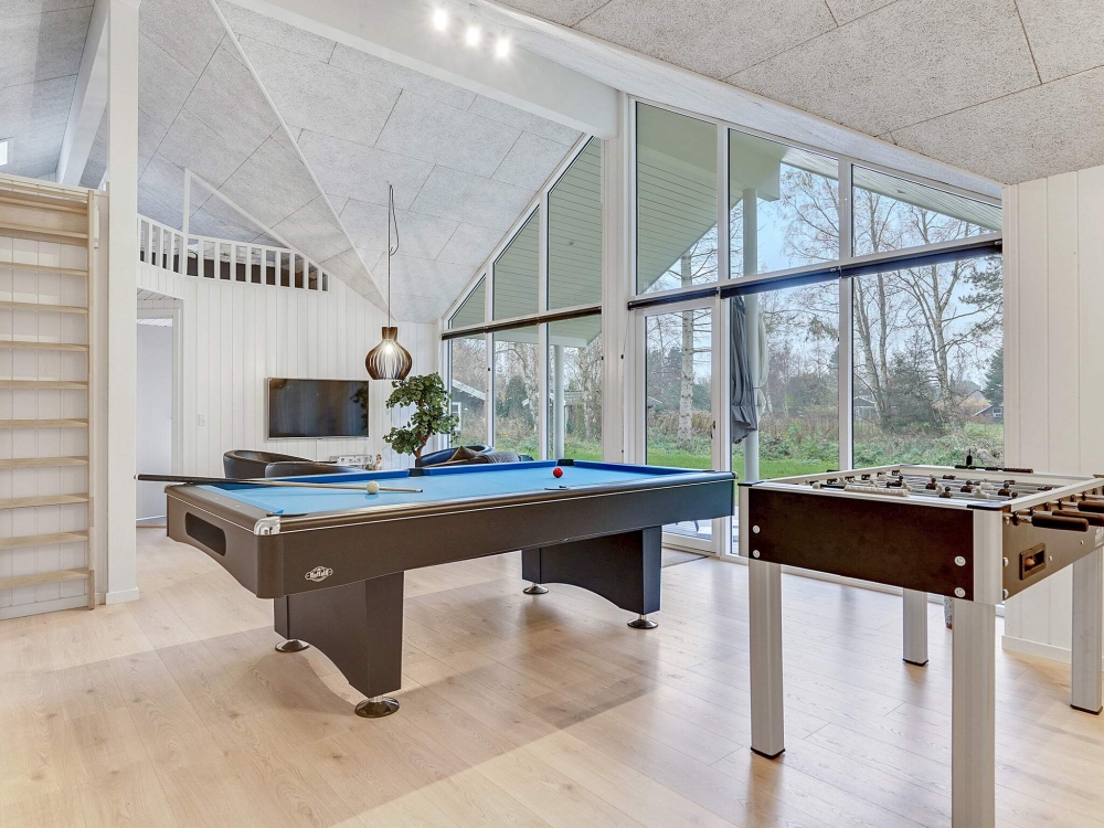 Neben den vielen schönen Stunden, die man im Poolbereich des Hauses verbringen kann, bietet das Luxusferienhaus 543 auch Spielevergnügen bei Billard/Tischtennis und Darts