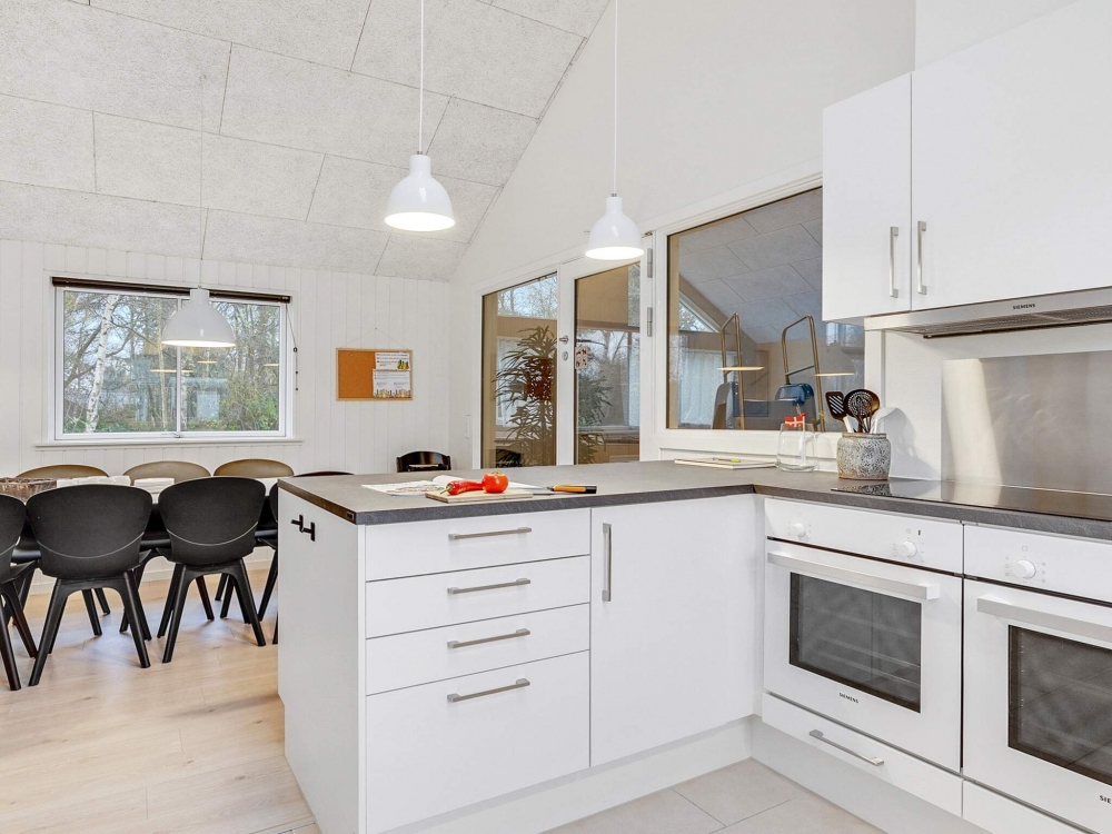 Die Küche in dem Luxusferienhaus Nr. 543 ist so gut ausgestattet, dass man problemlos Mahlzeiten für 16 Personen zubereiten kann.