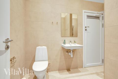 Im Luxusferienhaus Nr. 544 für 14 Personen gibt es Bad mit Dusche.