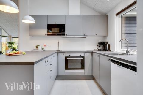 Die Küche in dem Luxusferienhaus Nr. 544 ist so gut ausgestattet, dass man problemlos Mahlzeiten für 14 Personen zubereiten kann.