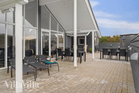 Das Luxusferienhaus Nr. 544 hat eine tolle Terrasse, die mit hochwertigen Gartenmöbeln für 14 Personen ausgestattet ist.