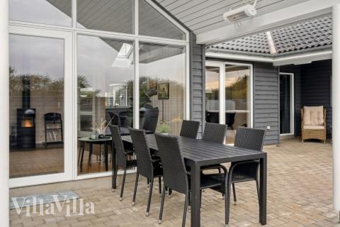 Auf der Terrasse des Ferienhauses Nr. 544 ist Platz für 14 Personen.