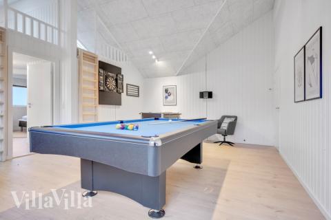 Das Luxusferienhaus 549 für 14 Personen hat einen großen Aktivitätsraum mit u. a. Billard und Darts